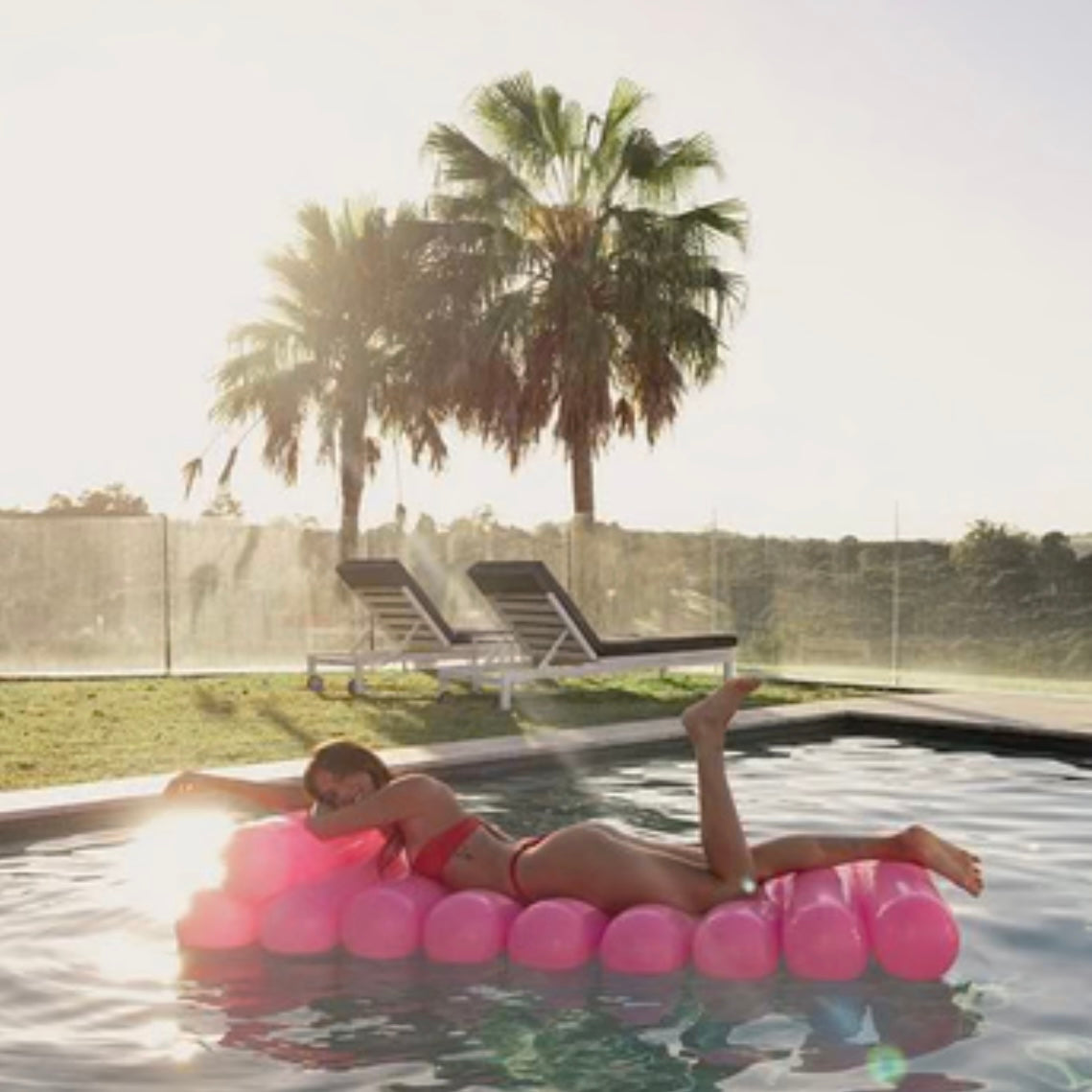 SUNNYLiFE | Neon Pink Tube Lilo