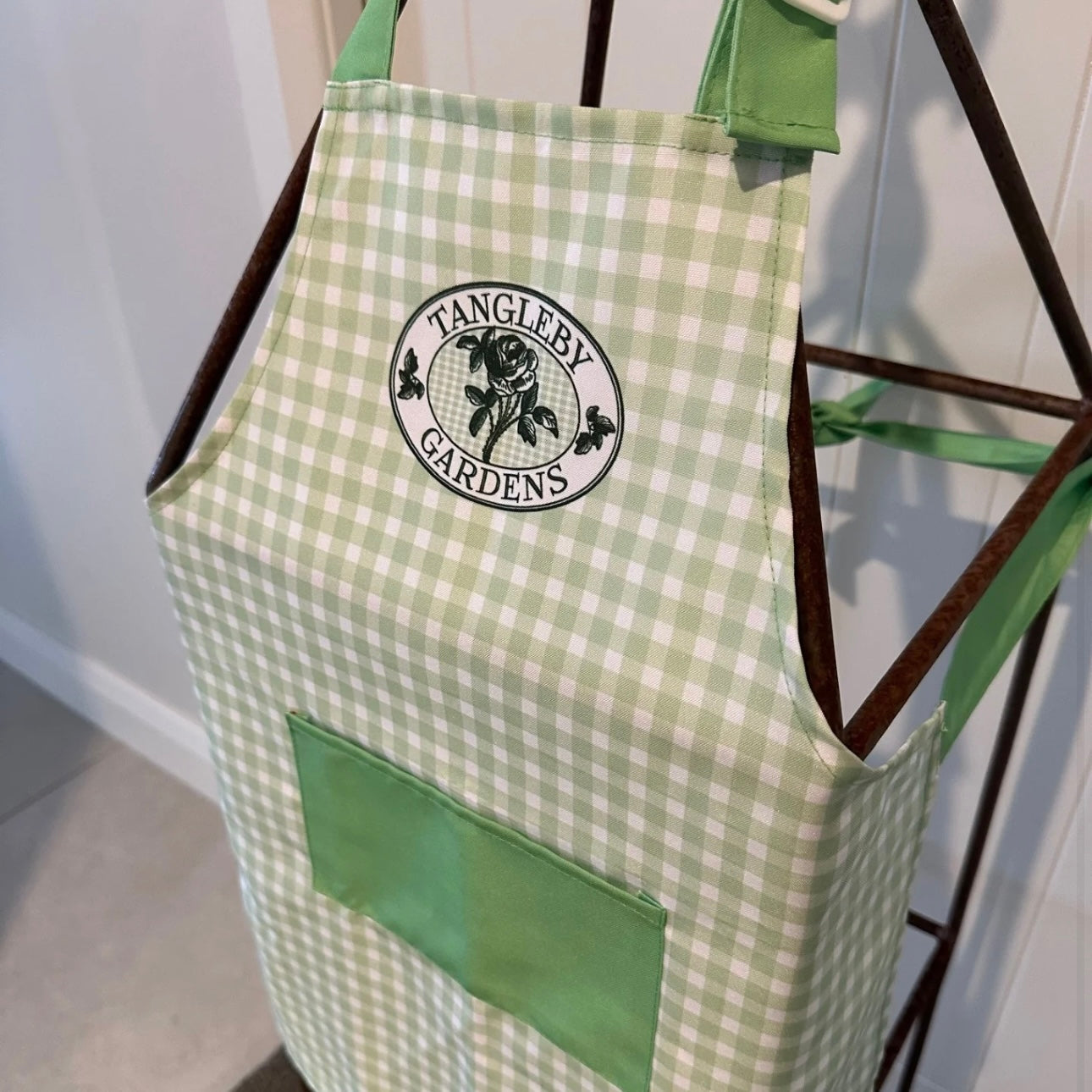 Tangleby Child's Apron