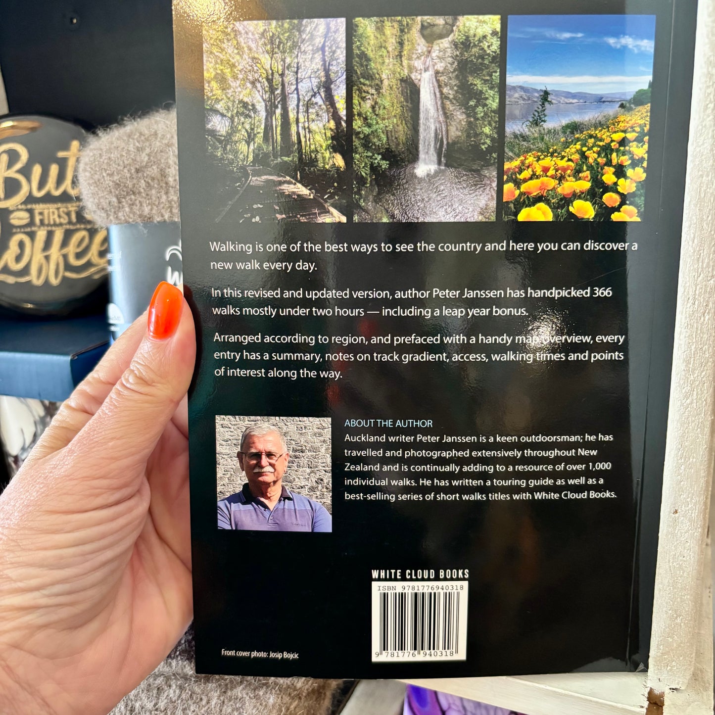 A Walk a Day - 365 Short walks in New Zealand by Peter Janssen