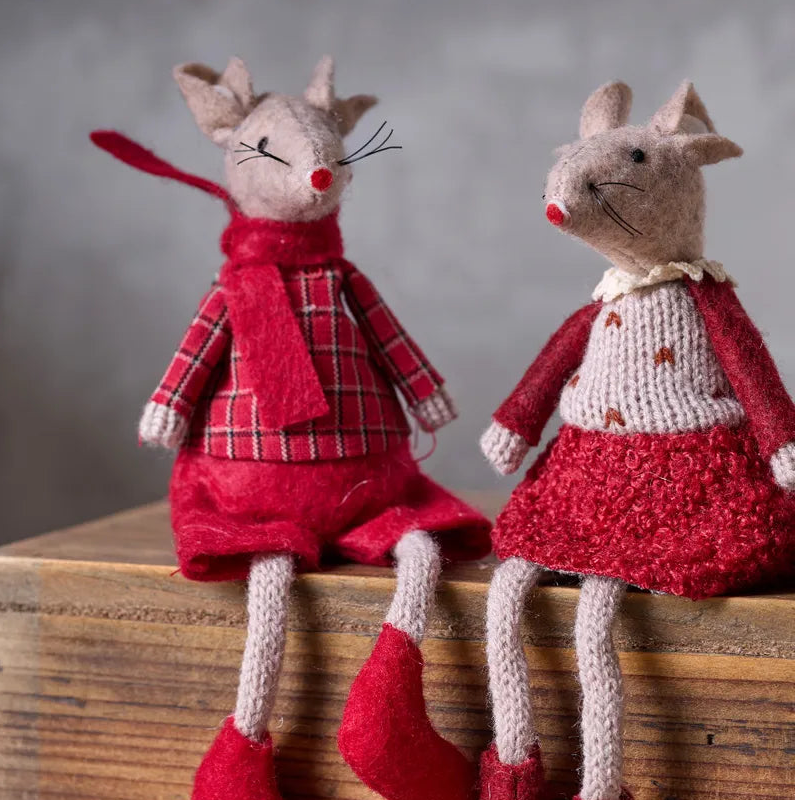 French Country | Red Harry Mouse Sitting