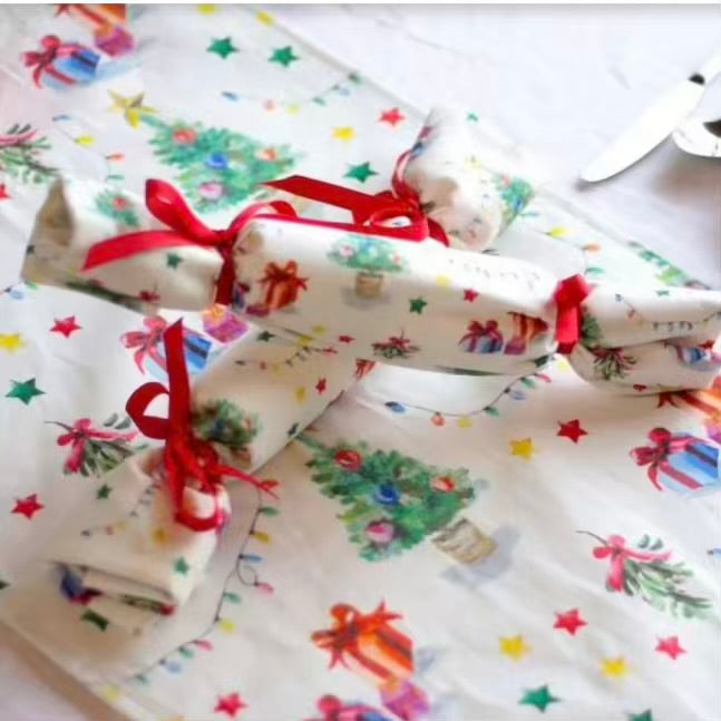 MM Linen | Feliz Navidad Christmas Cracker